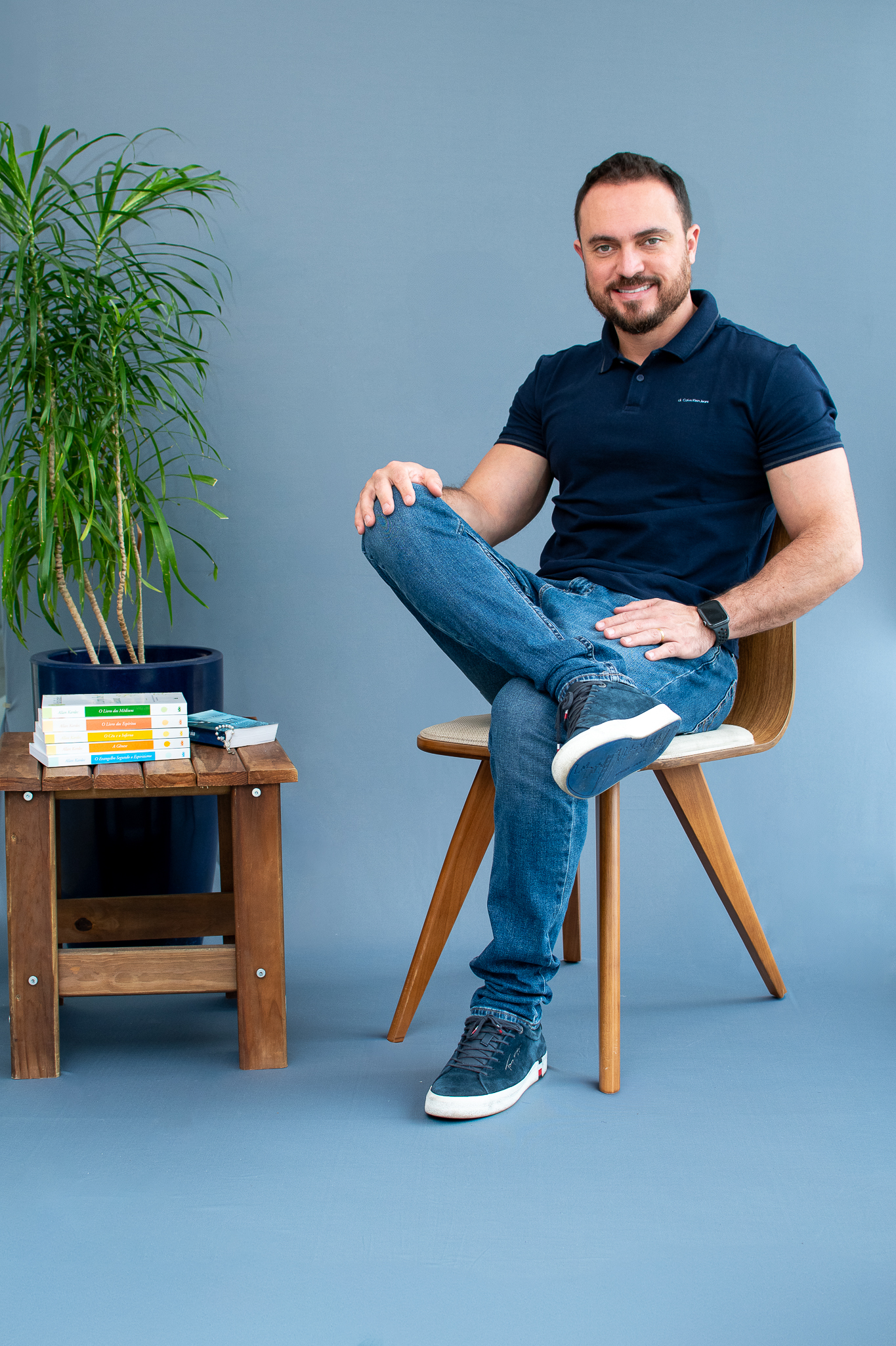 João Ribeiro com seus livros